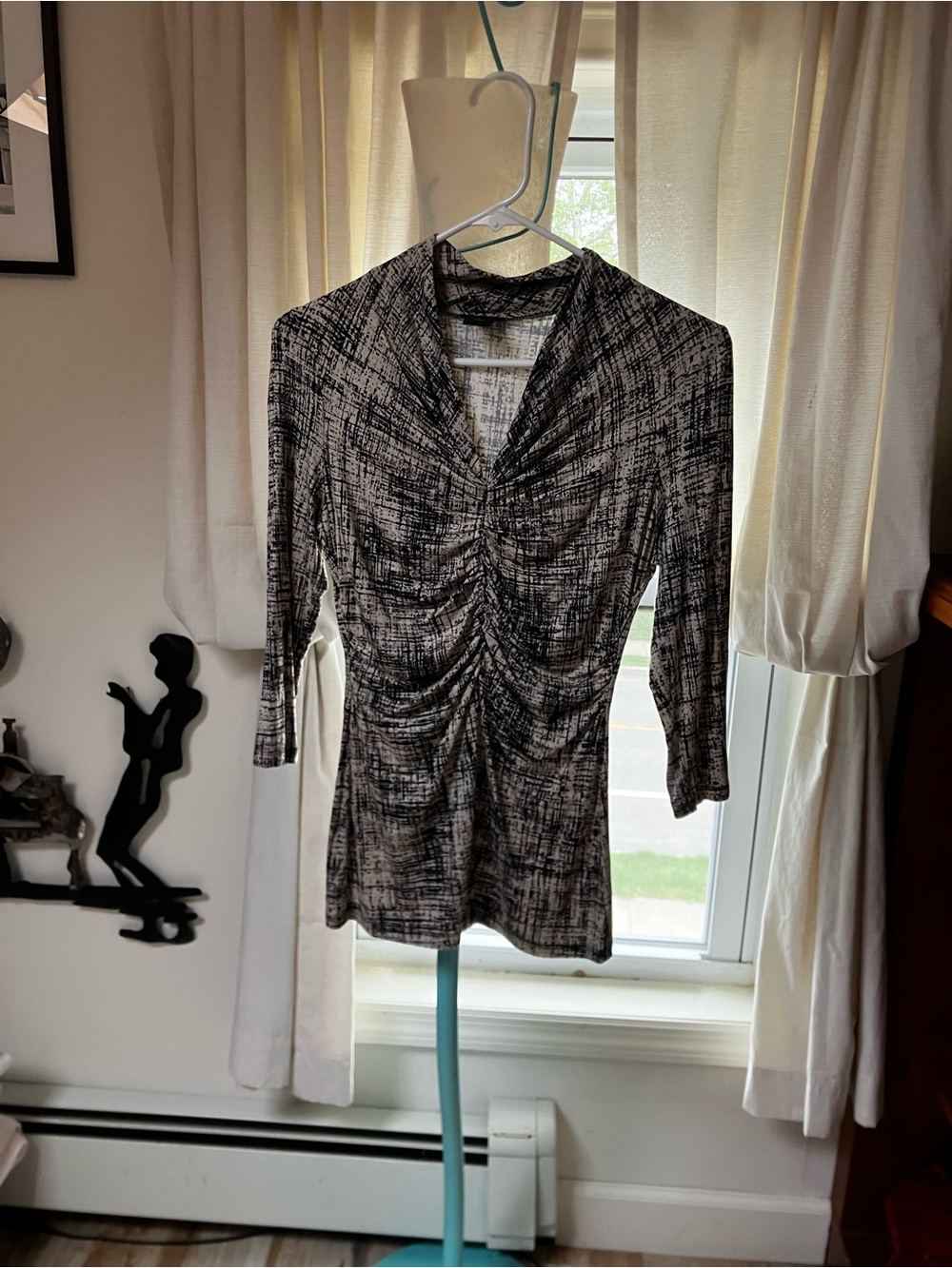 Ann Taylor Black and White Ruched V-Neck Long Sleeve Top
